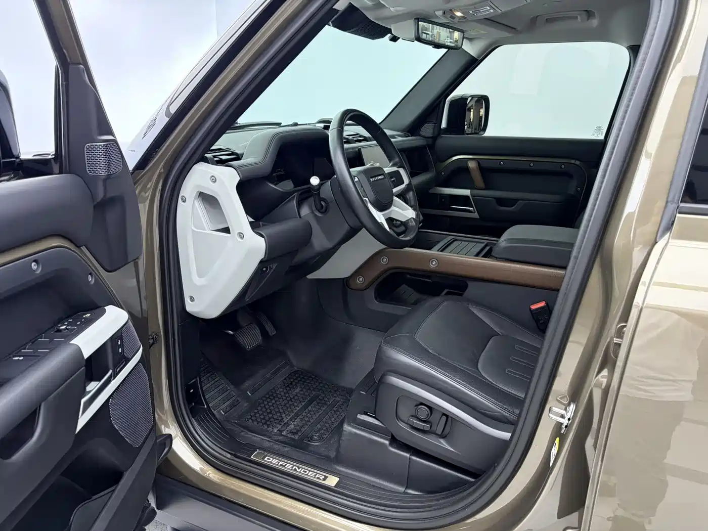 Land Rover Defender 2022 110 P400 Dark Special Edition фото 3