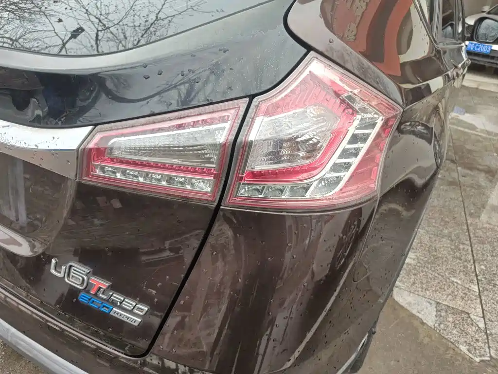 Фото 19 - Luxgen U6 SUV