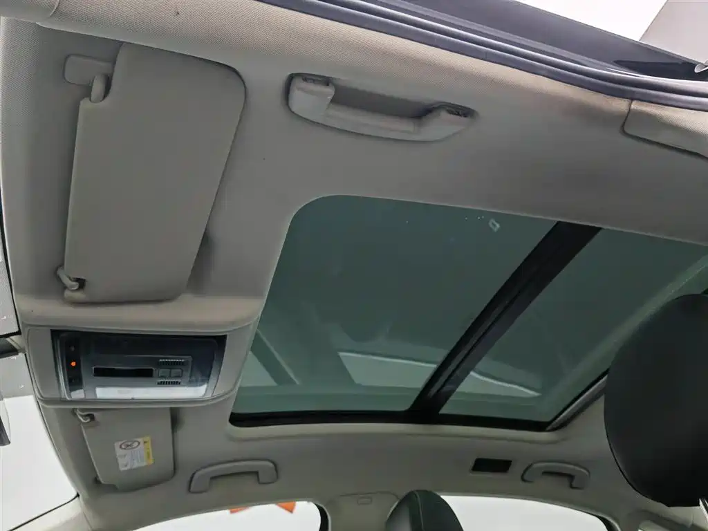 Volkswagen Passat 2023 330TSI Elite Edition фото 14