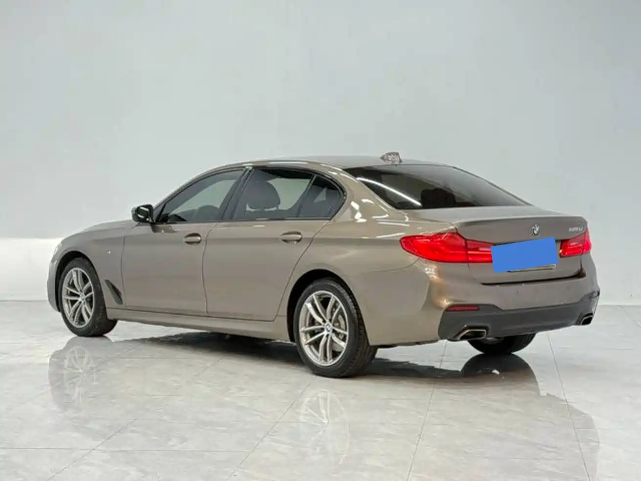 BMW 5 Series 2019 525Li M Sport Package фото 10