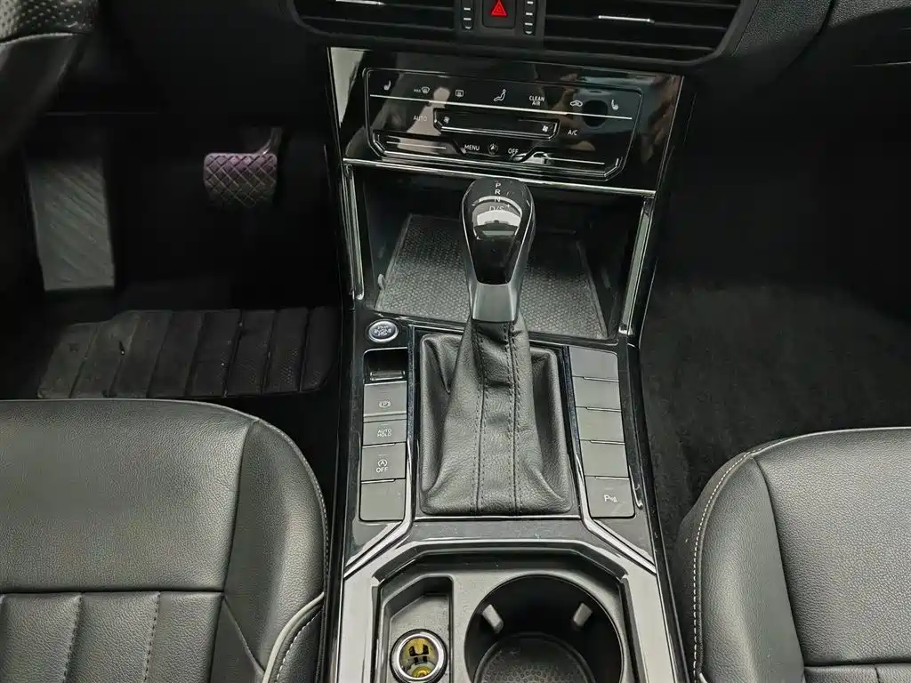 Volkswagen Passat 2023 330TSI Elite Edition фото 13