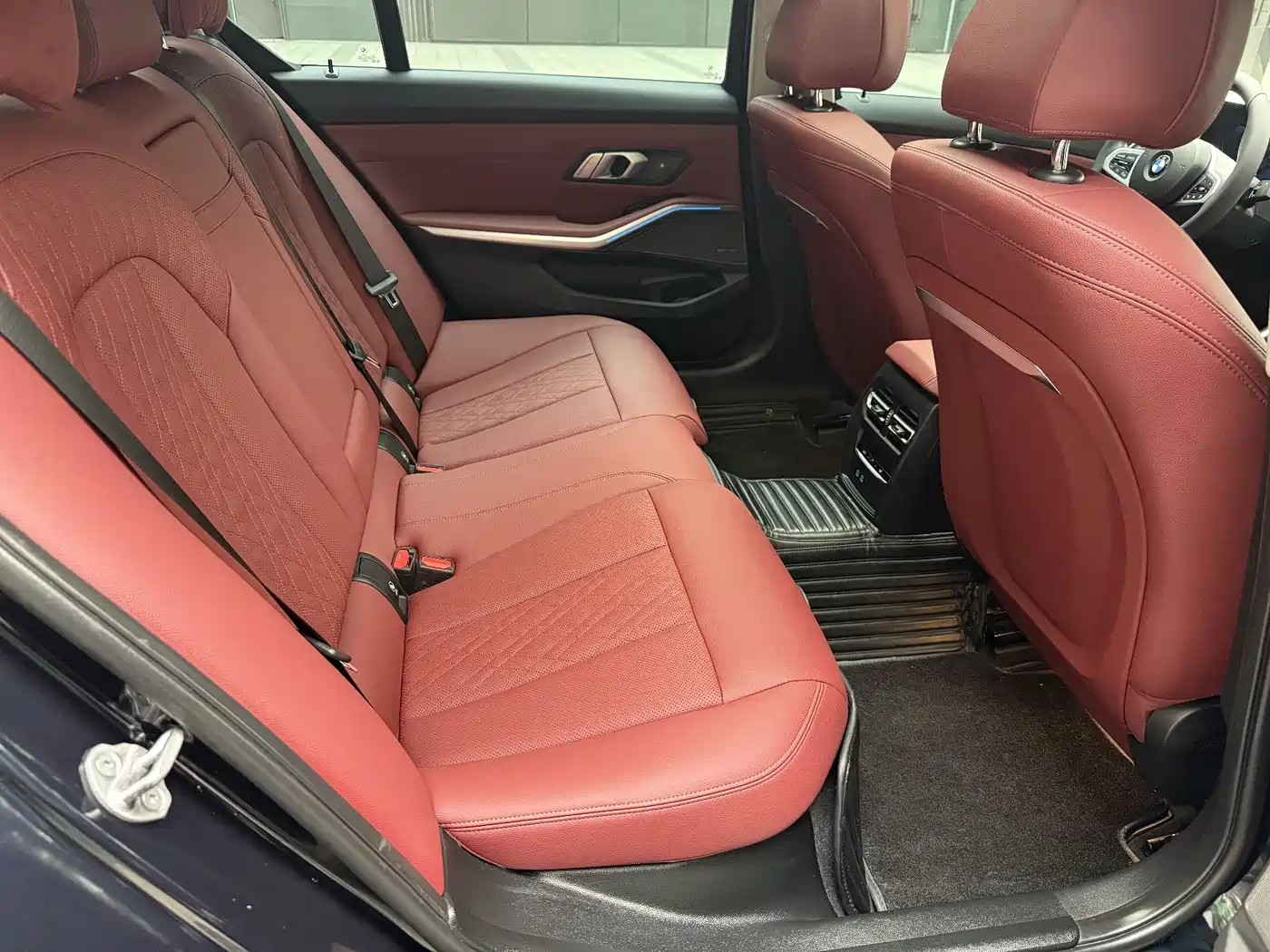 BMW 3 Series 2024 325Li M Sport Shadowline Package фото 23