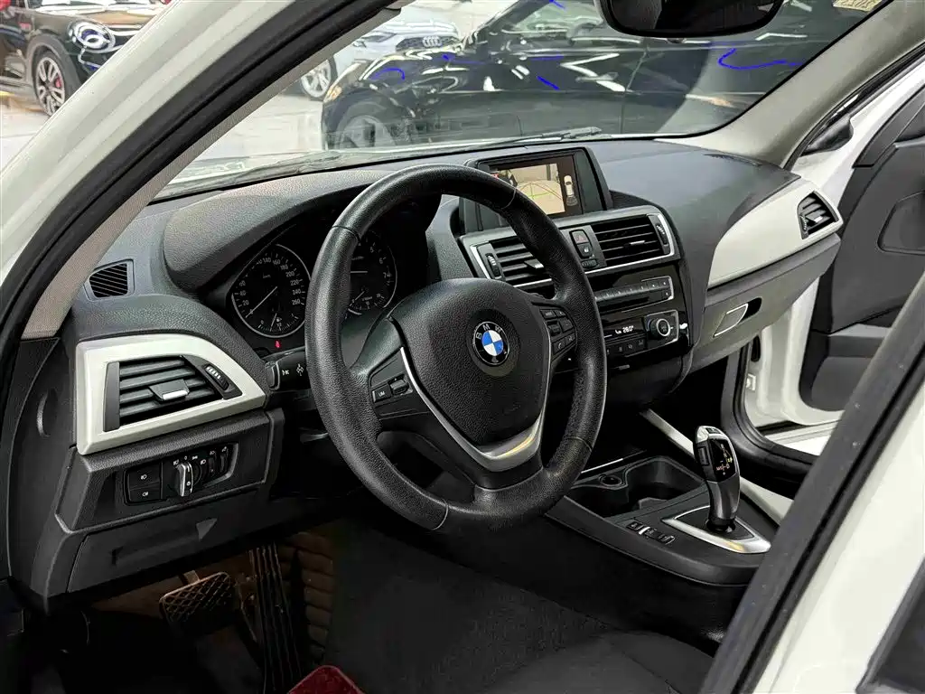 BMW 1 Series (Import) 2016 120i Leading Model фото 6