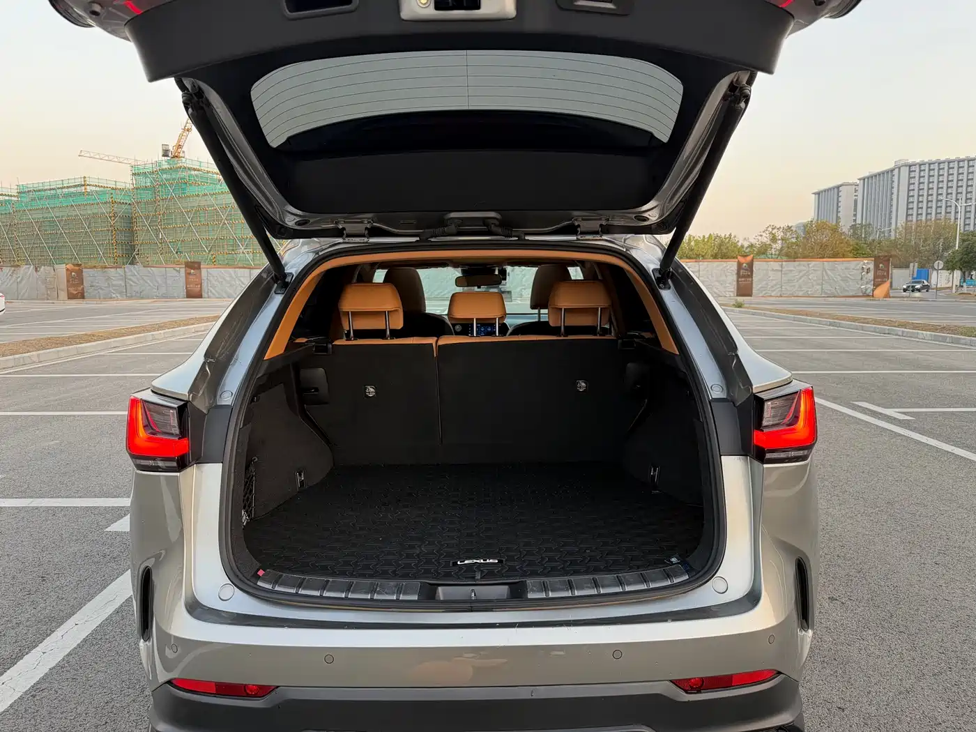 Lexus NX 2022 260 FWD Joy Creation Edition фото 21