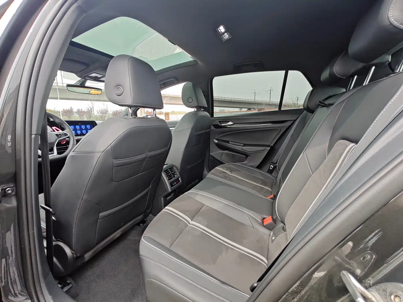 Volkswagen Golf 2023 Facelift 280TSI DSG R-Line фото 11