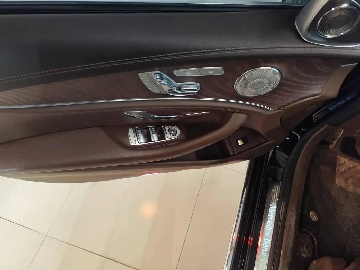 Mercedes-Benz E-Class 2022 E 300 L Fashion фото 6
