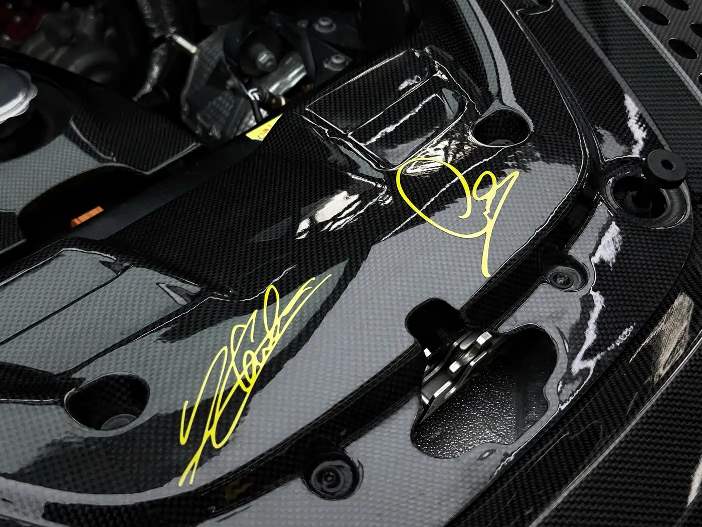 Ferrari SF90 2023 2021 3.9T V8 Spider