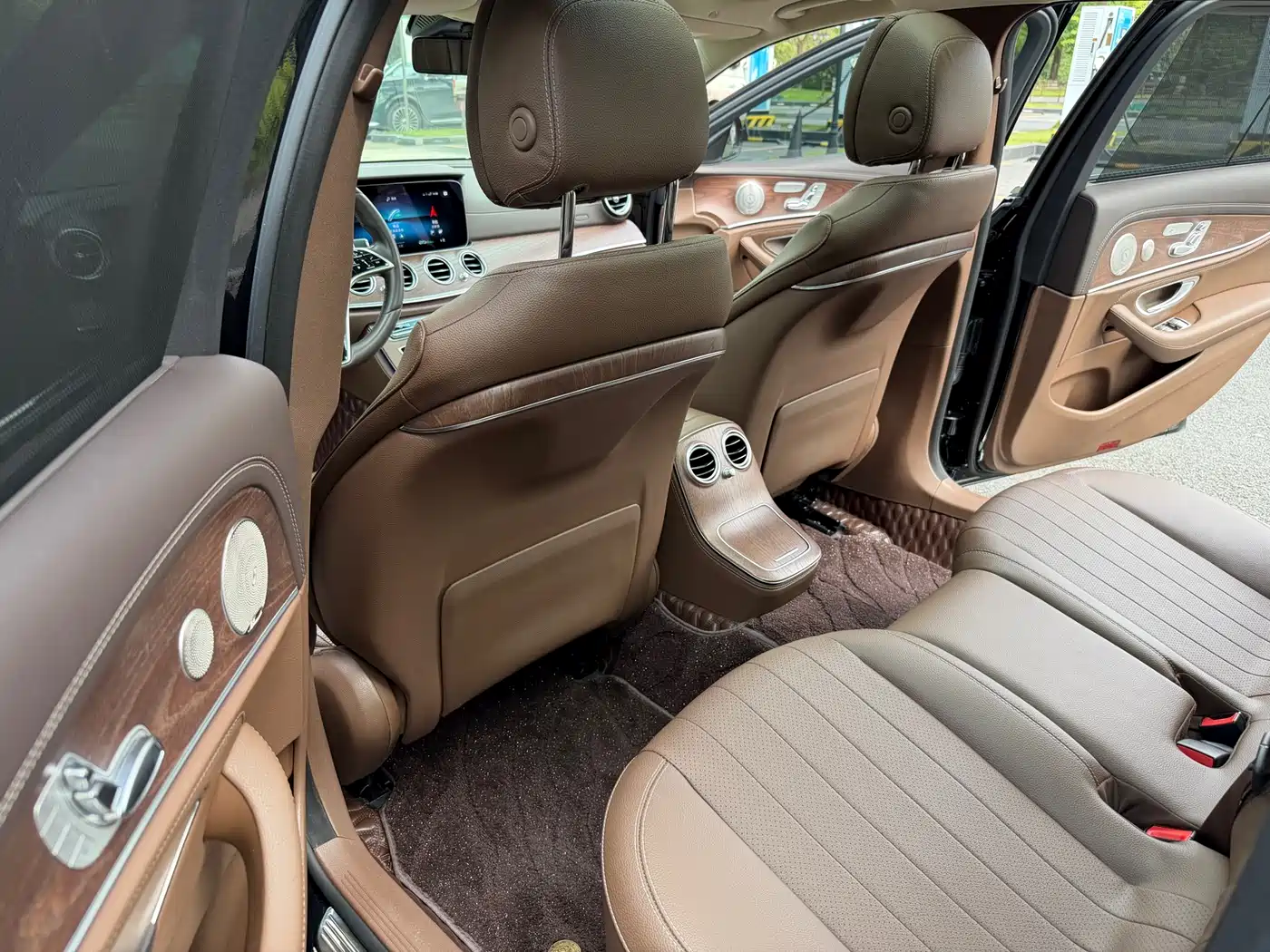 Mercedes-Benz E-Class 2023 E 300 L Luxury фото 10