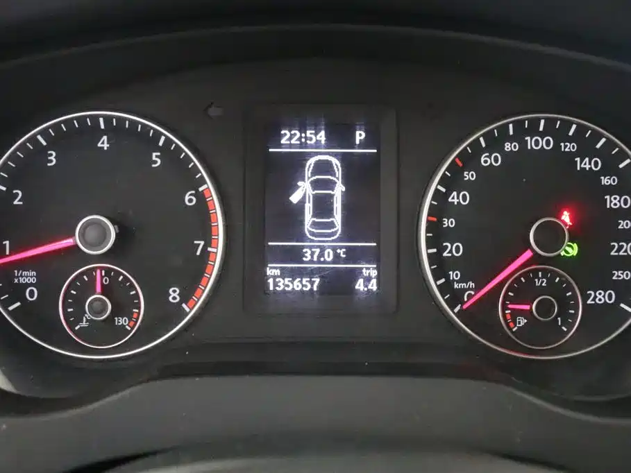 Volkswagen Sagitar 2012 1.4TSI Automatic Luxury фото 7