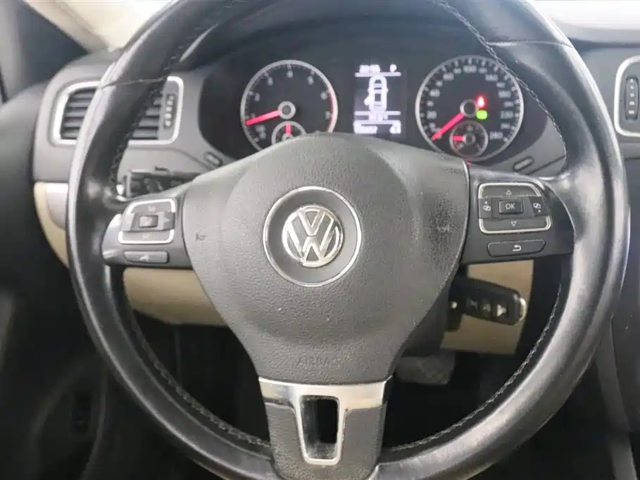 Volkswagen Sagitar 2012 1.4TSI Automatic Luxury фото 6