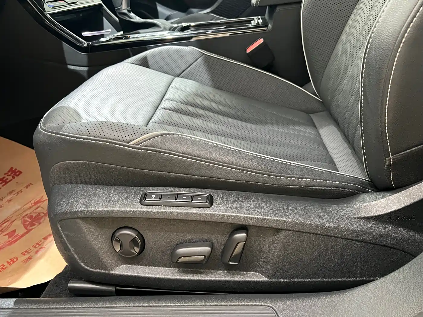 Volkswagen Passat 2024 380TSI Starlight Dragon Soaring Edition фото 7