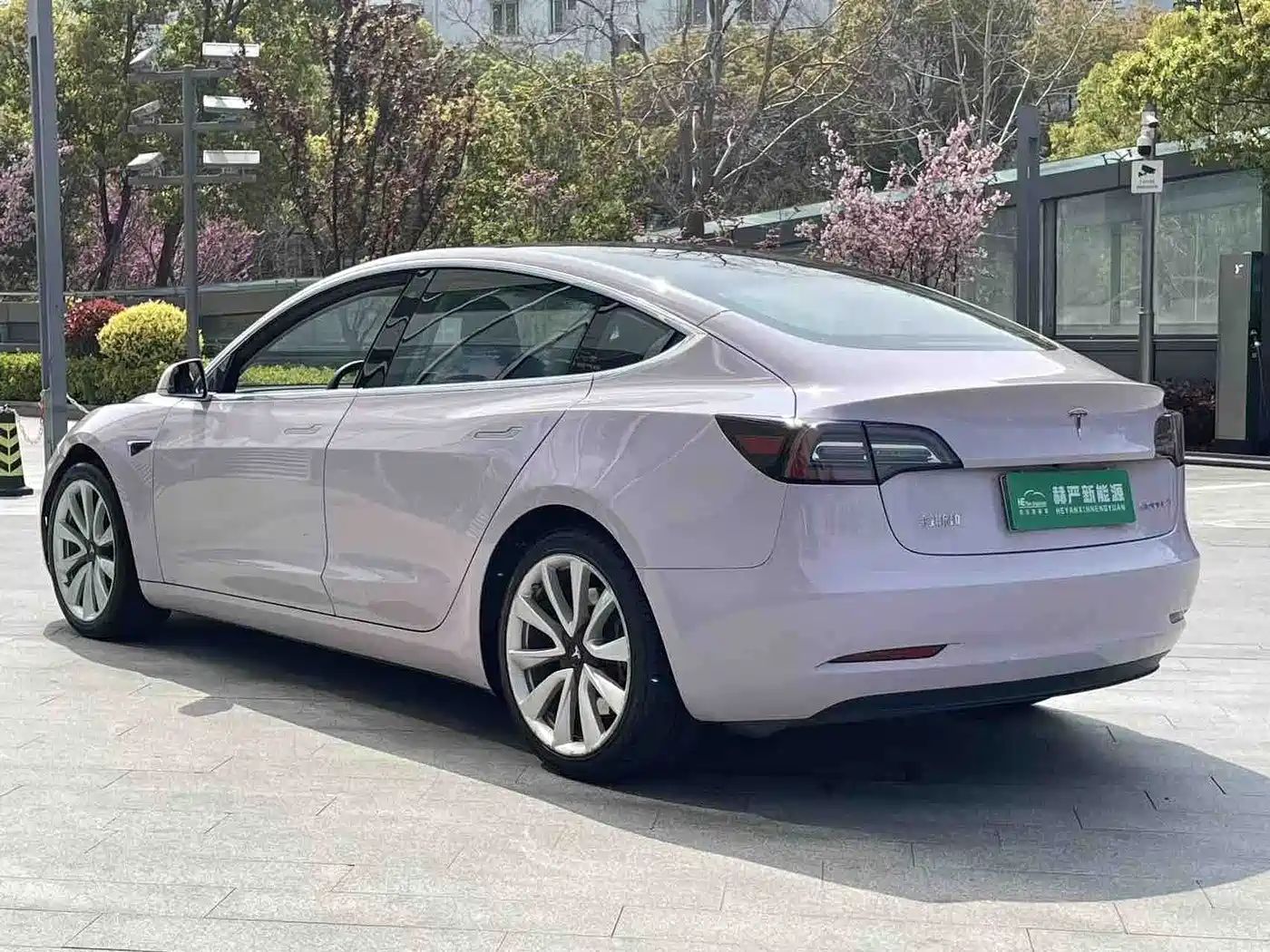 TESLA MODEL 3