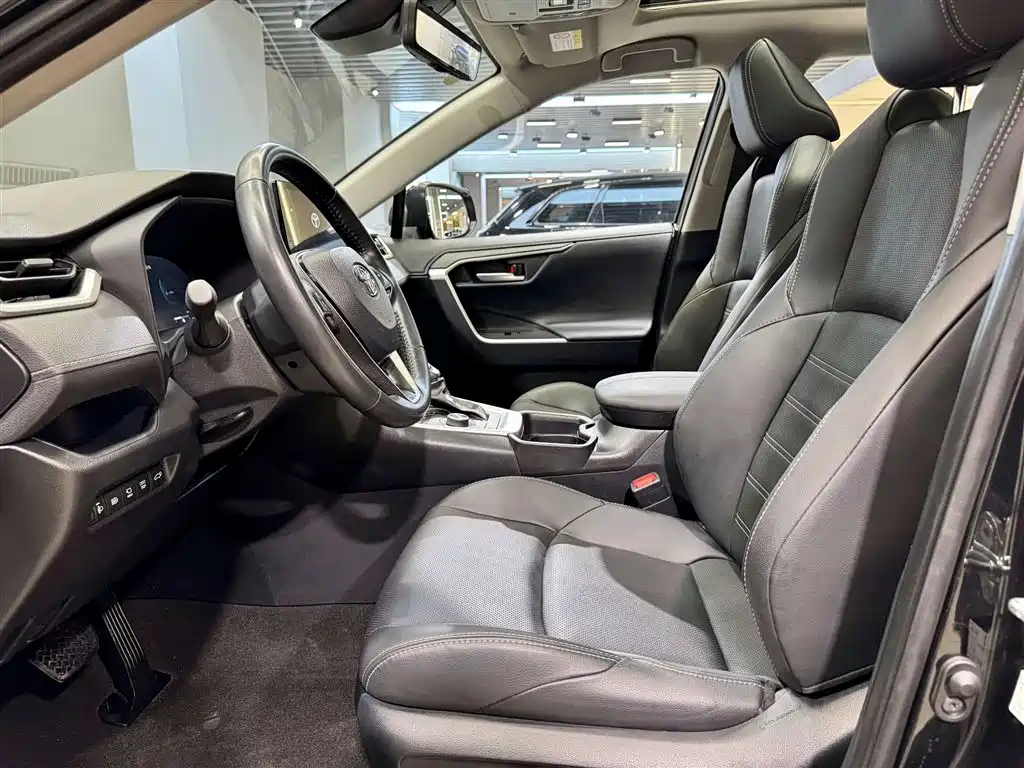 Toyota Wildlander 2023 Hybrid 2.5L E-CVT AWD Premium Edition фото 18