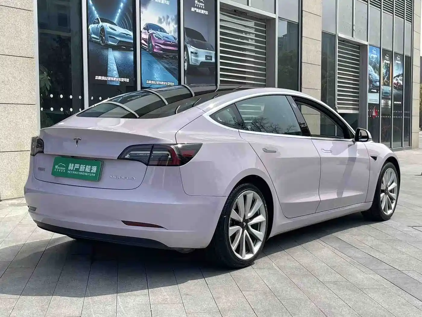 TESLA MODEL 3