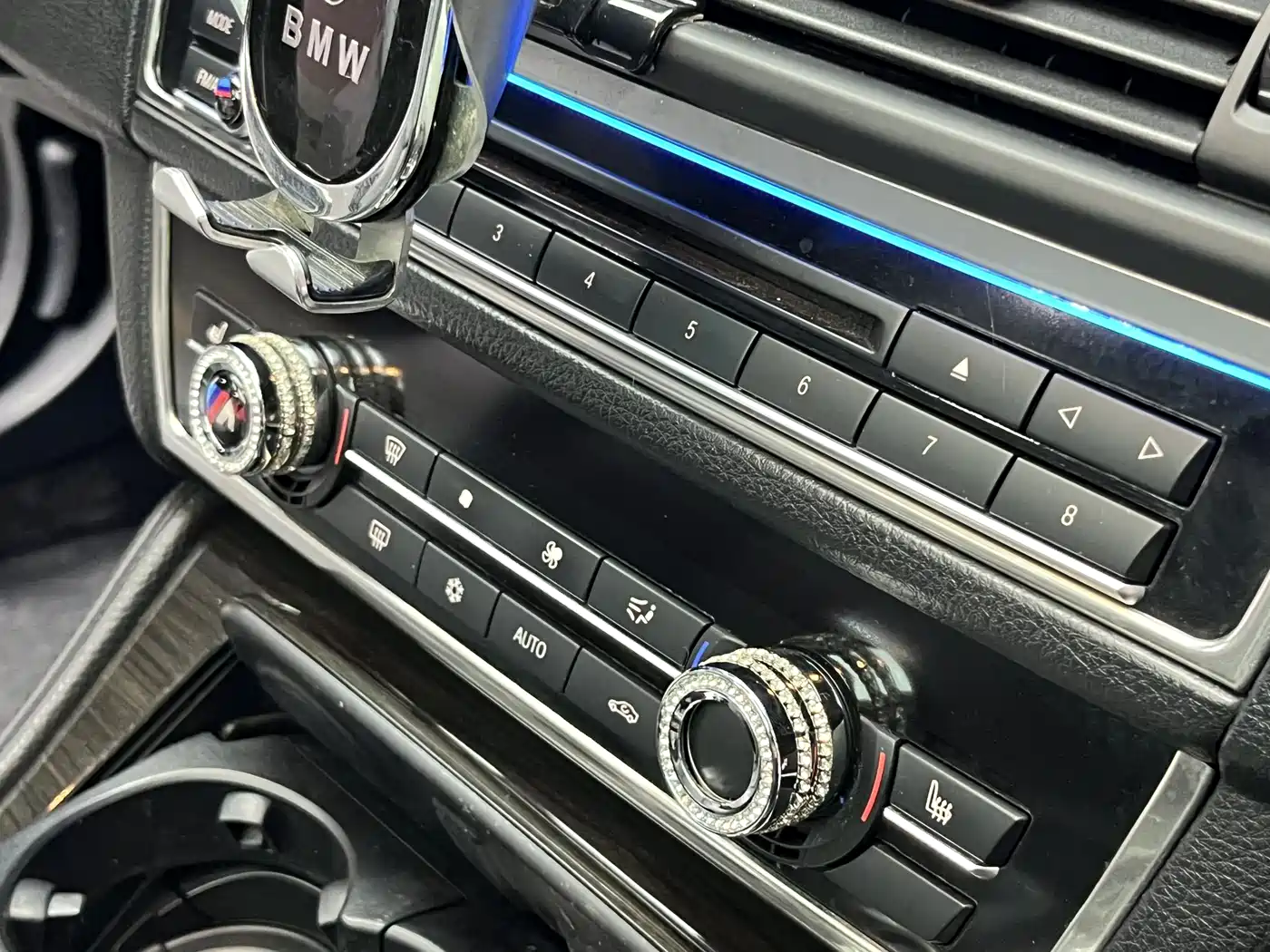 BMW 5 Series 2011 535Li Leading фото 15