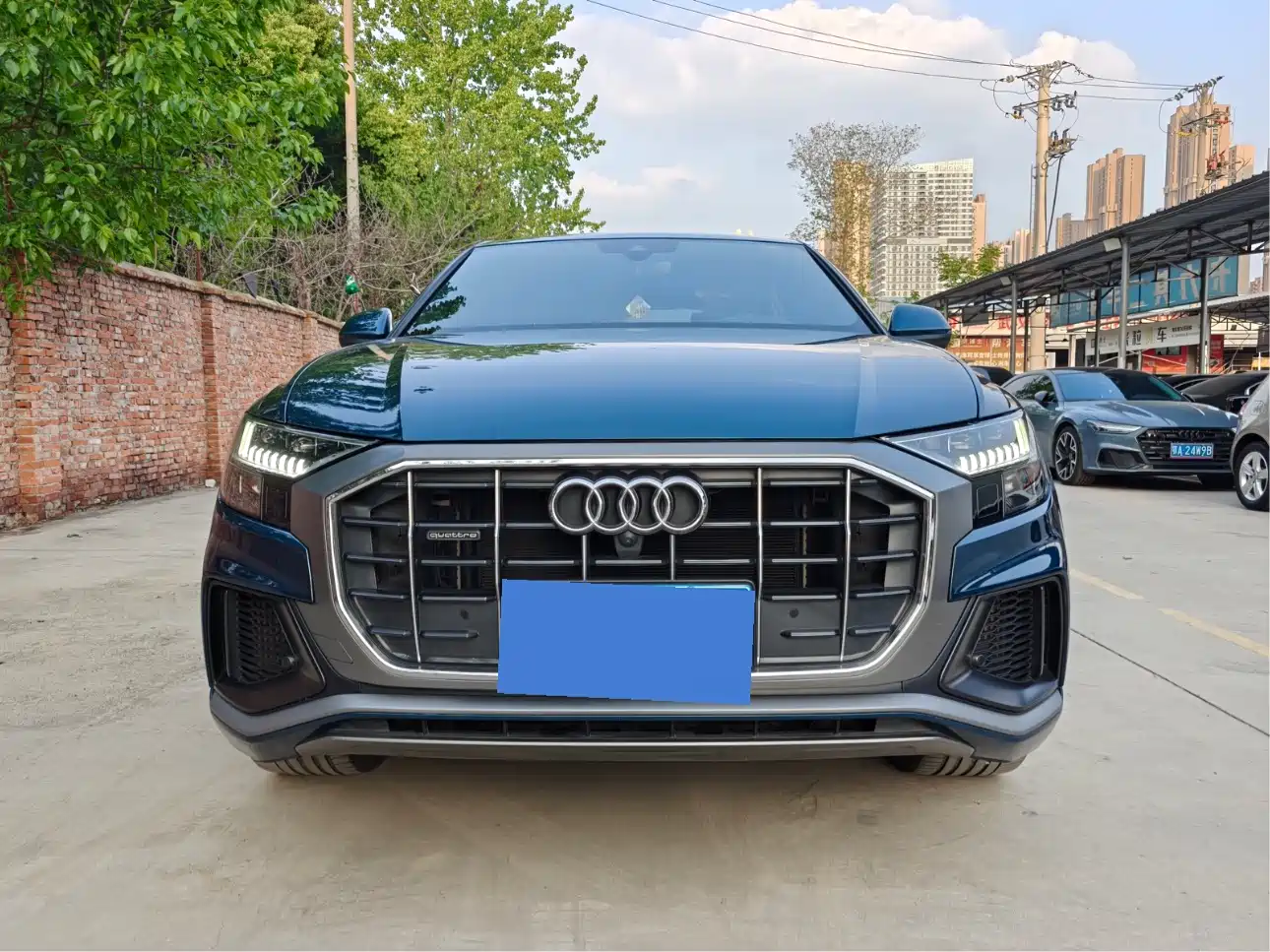 AUDI Q8