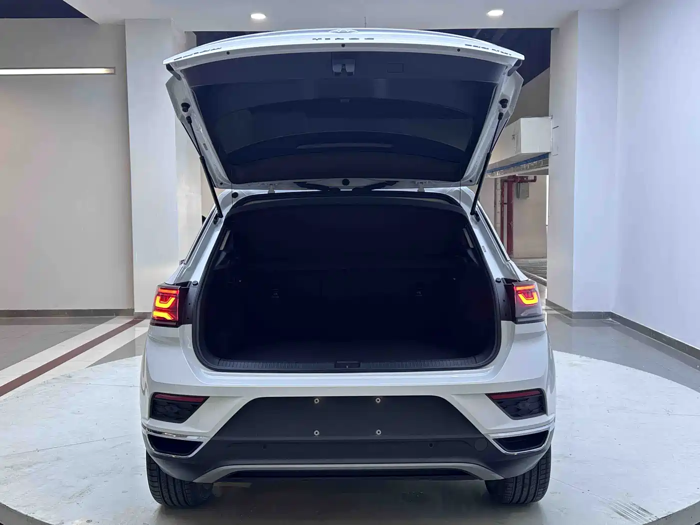 VOLKSWAGEN T-ROC EXPLORING SONGS