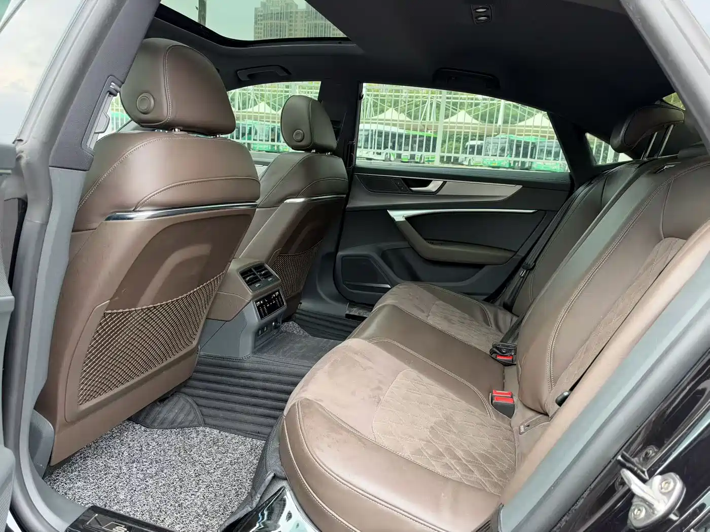 Фото 6 - Audi A7L