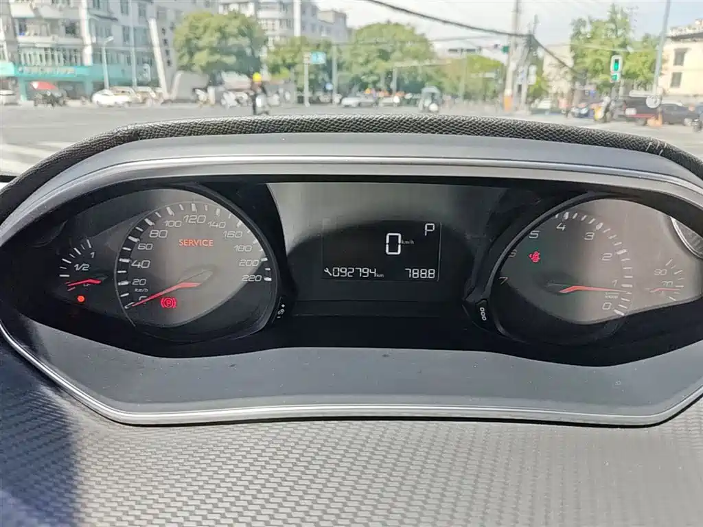Peugeot 308 2018 1.6L Auto Luxury Edition фото 12