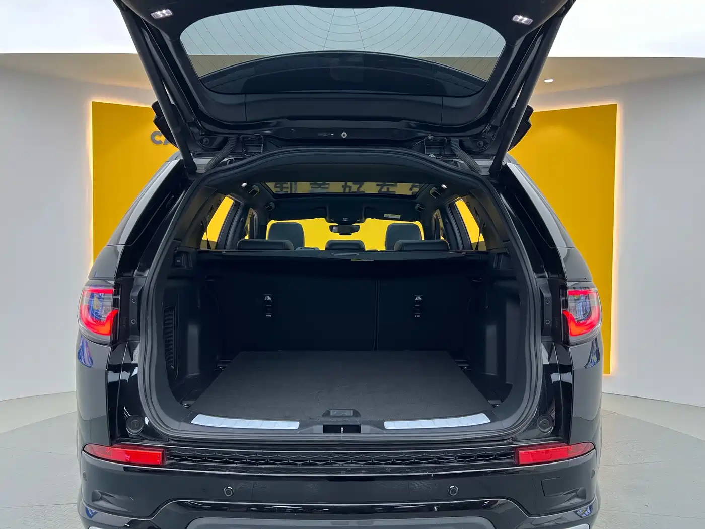 Land Rover Discovery Sport 2022 Model 249PS R-Dynamic S Performance Edition 5-Seater фото 29