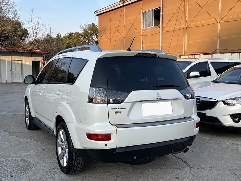 Mitsubishi Outlander (Import) 2010 Outlander 2.4 Fashion Edition фото 14