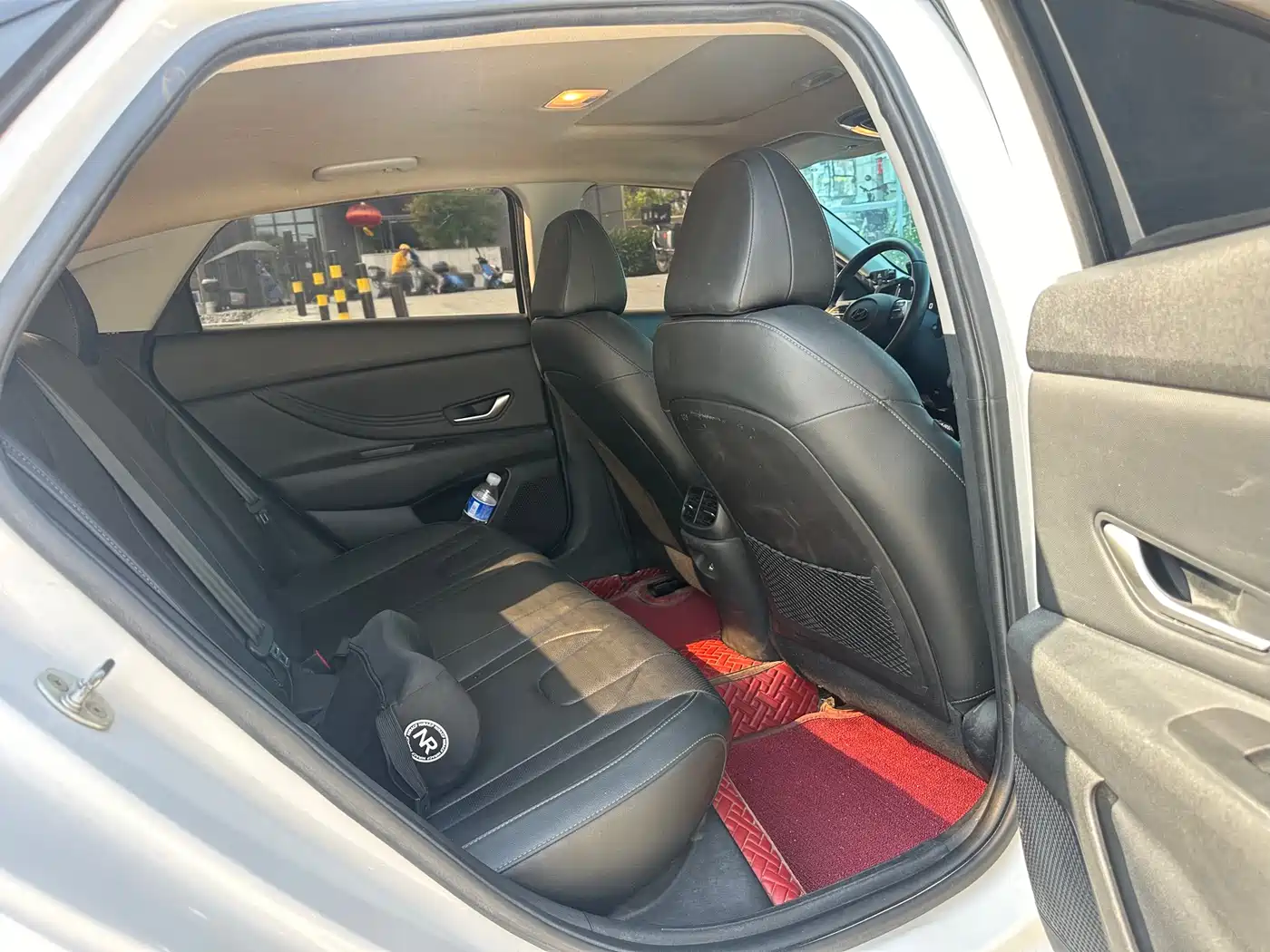 Hyundai Elantra 2021 1.5L CVT LUX Premium Edition фото 11