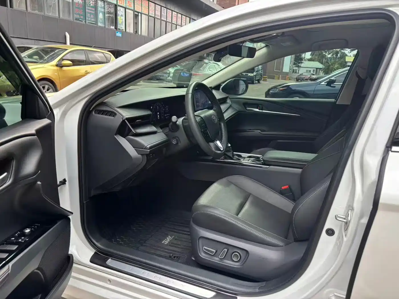 Toyota Camry 2024 Hybrid 2.5HG Premium Edition фото 4