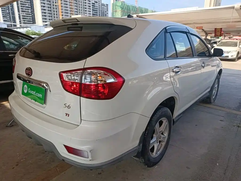 BYD S6 2014 2014 Model 1.5TI Manual Luxury 5-Seater