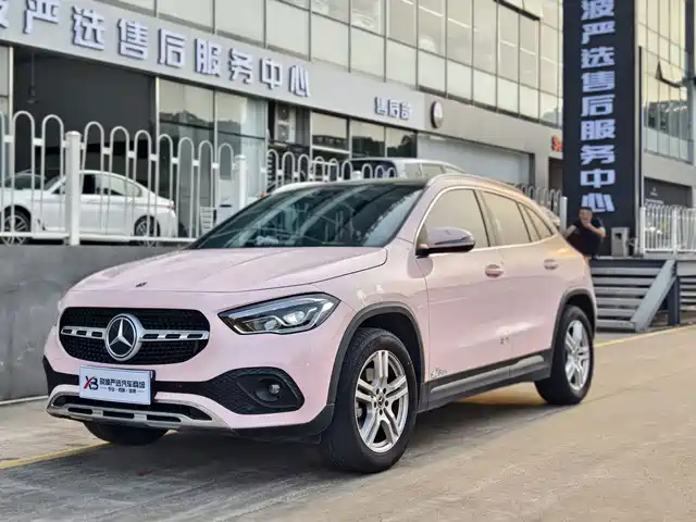MERCEDES-BENZ GLA
