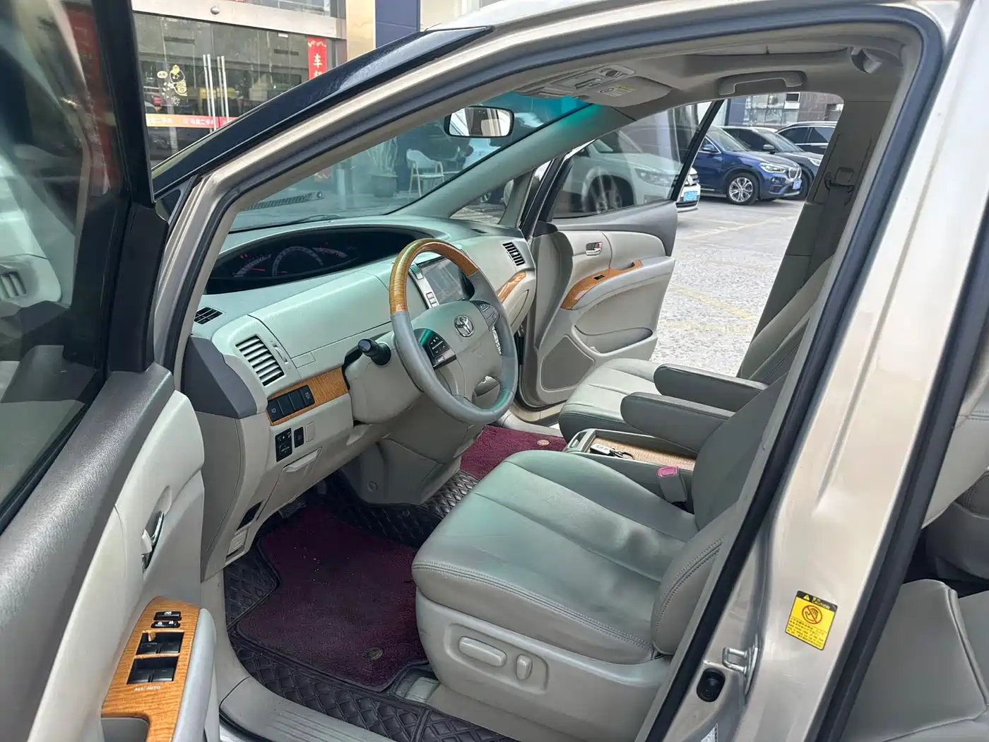 Toyota Previa фото 8