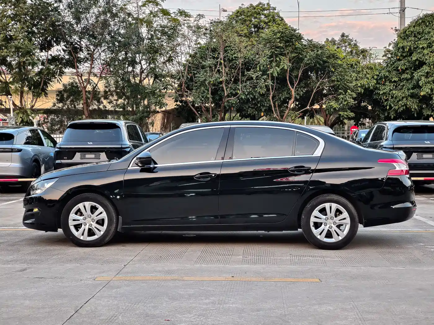 Peugeot 408 2014 1.8L Automatic Leading Edition фото 4