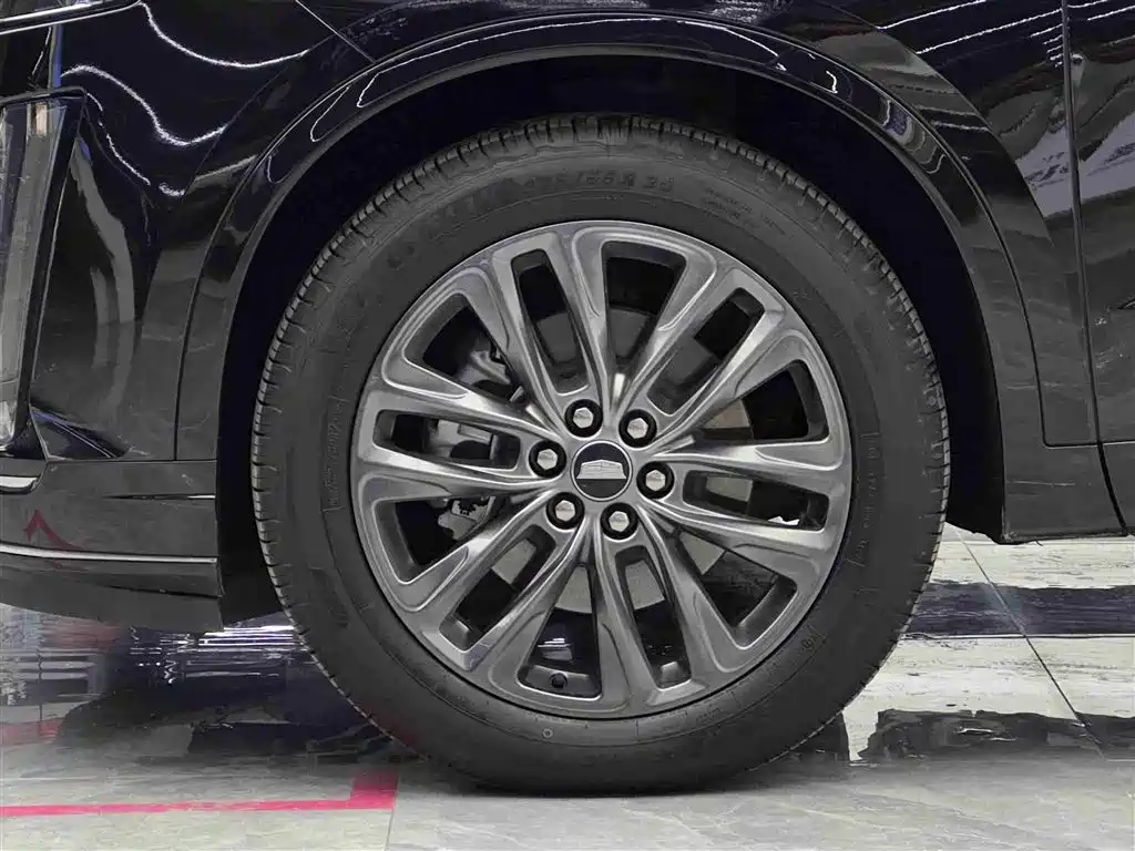 CADILLAC XT6