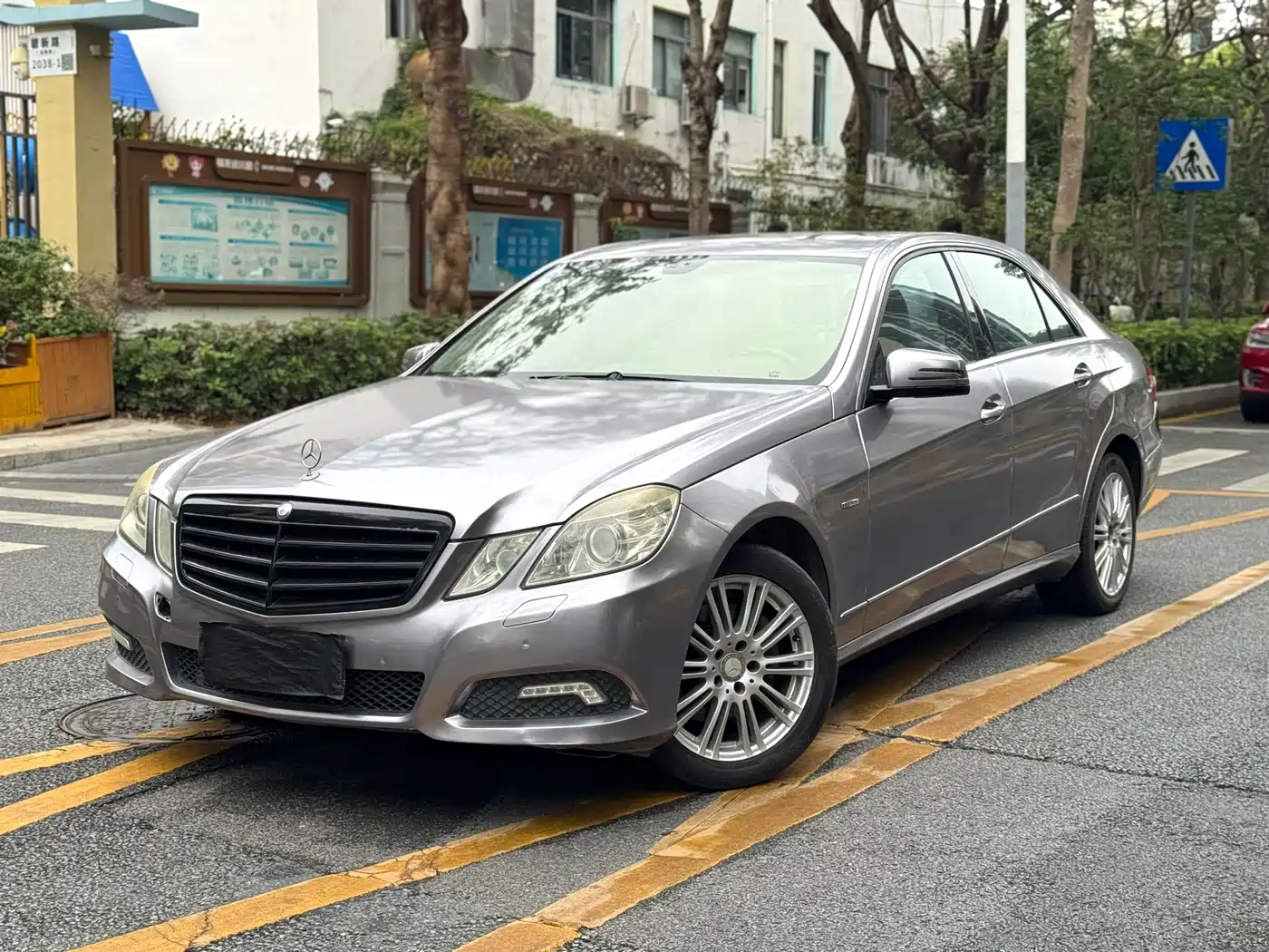 Mercedes-Benz E-Class (Import) 2010 E 260 CGI Fashion