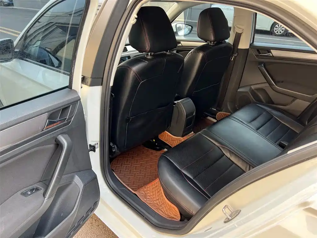 Volkswagen Bora 2017 1.6L Automatic Fashion Edition фото 7