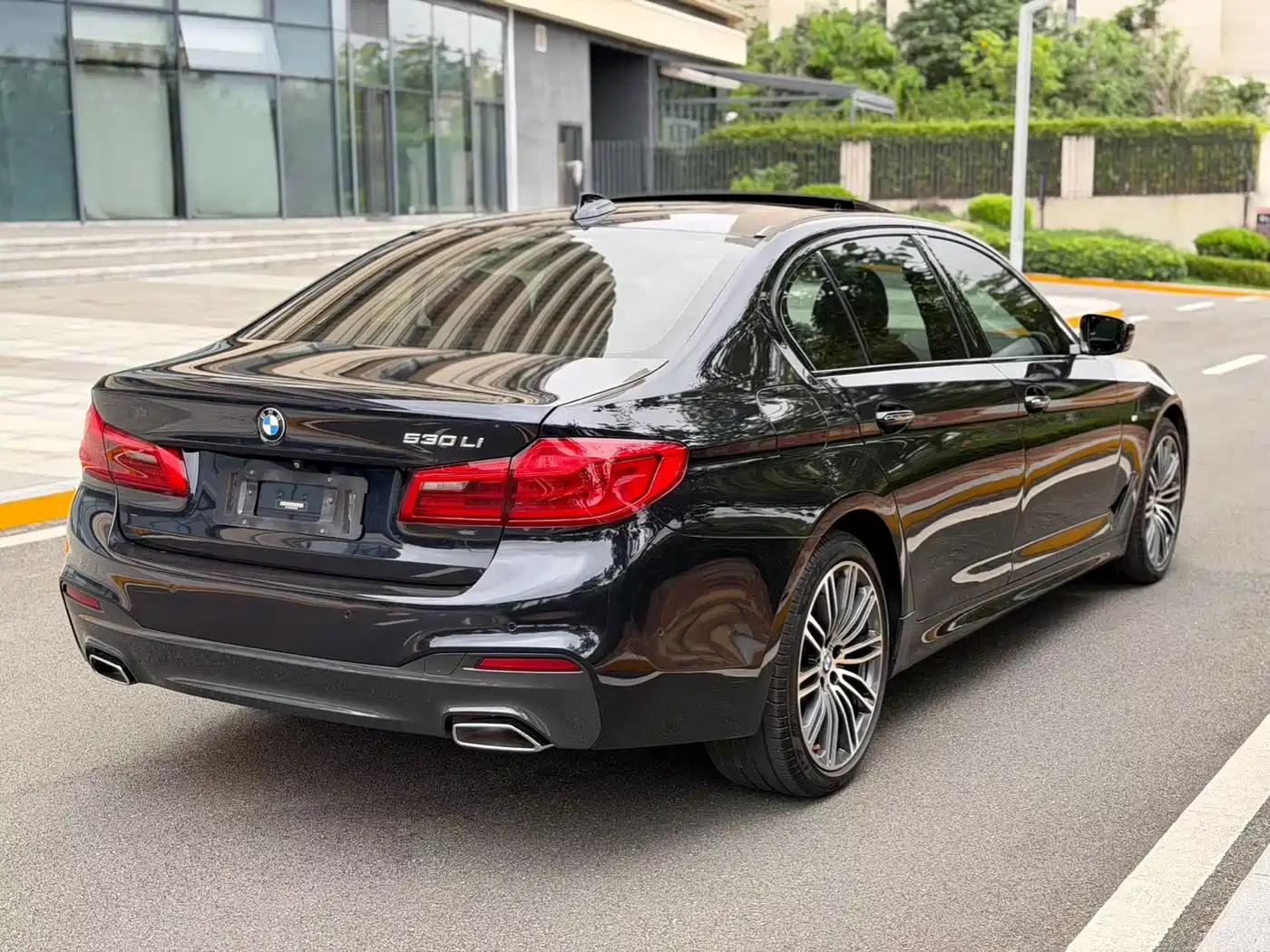 BMW 5 Series 2018 530Li Premium M Sport Package фото 15