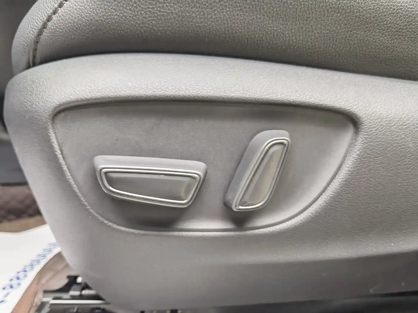 Toyota Sienna 2023 2.5L Hybrid Premium Edition фото 16