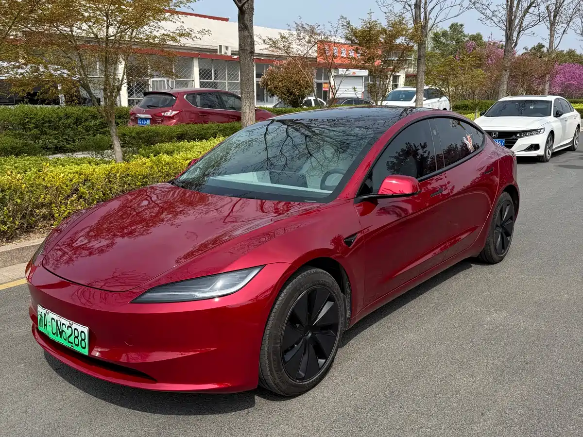 TESLA MODEL 3