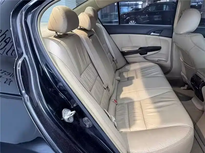 Photo 11 - Honda Accord