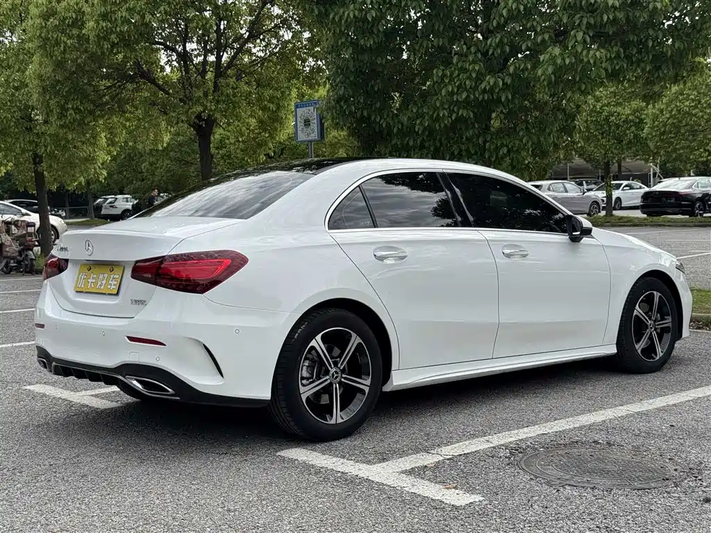 Mercedes-Benz A-Class 2023 A 200 L Fashion фото 4