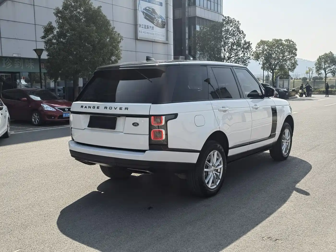 Land Rover Range Rover 2022 3.0 L6 360PS Golden Age Edition фото 5