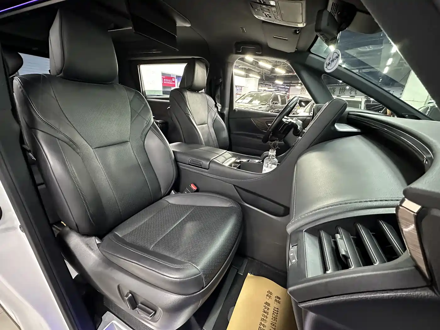 Toyota Vellfire 2024 Crown Hybrid 2.5L Executive Premium Edition фото 14