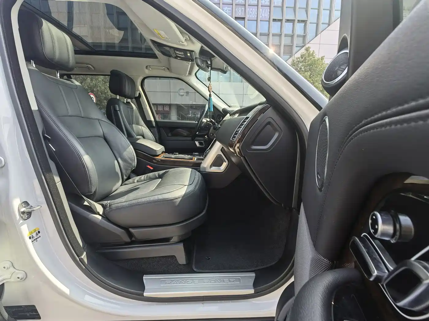 Land Rover Range Rover 2022 3.0 L6 360PS Golden Age Edition фото 10