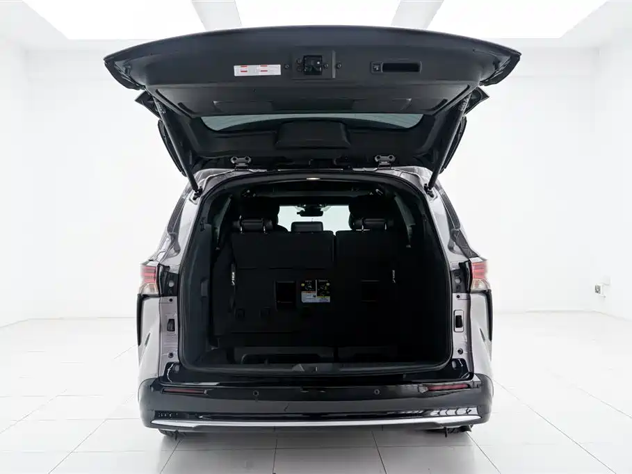 Toyota Sienna 2023 2.5L Hybrid Premium Edition фото 13