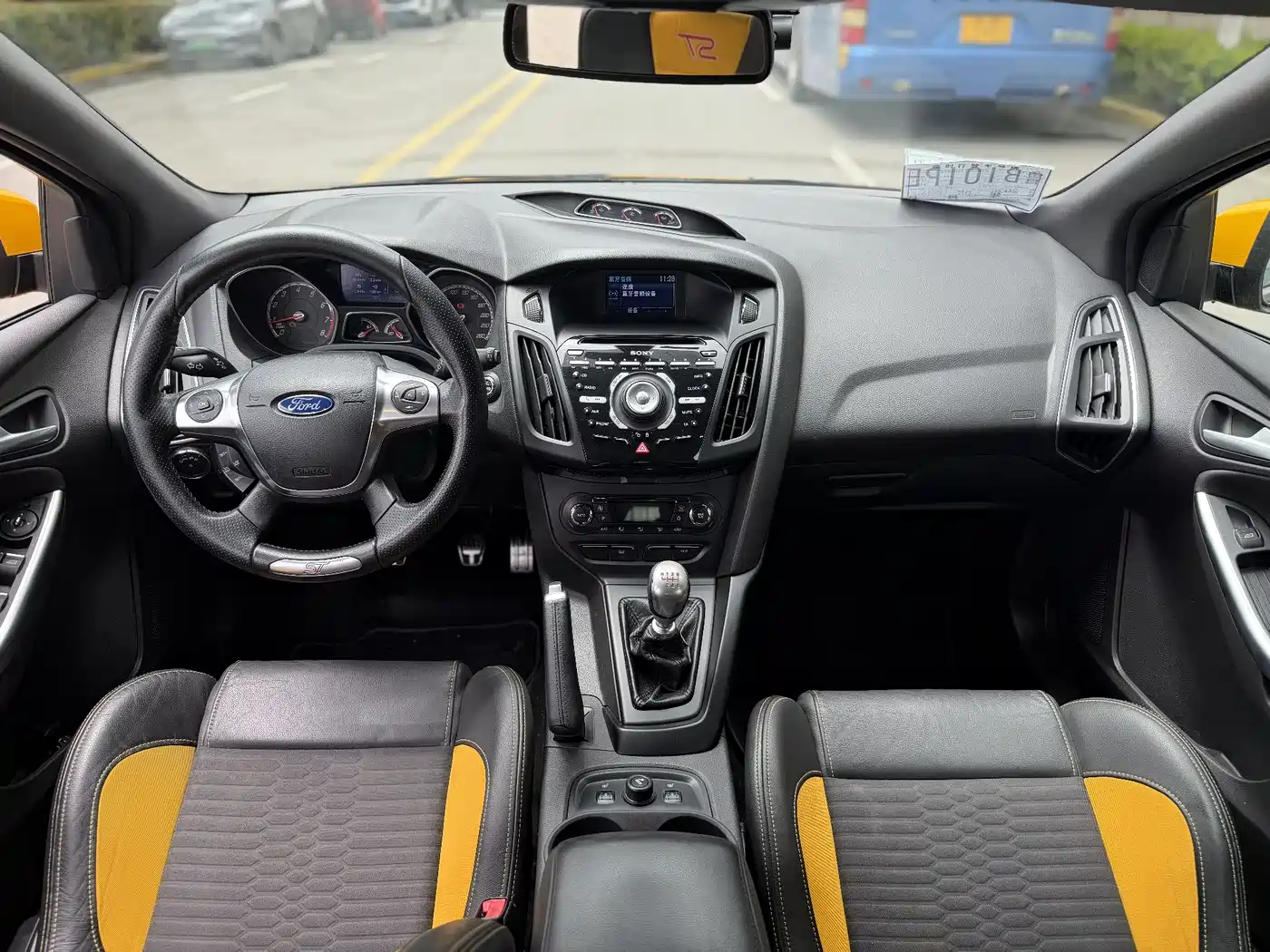 Ford Focus (Import) 2013 2.0T ST Orange Edition фото 11