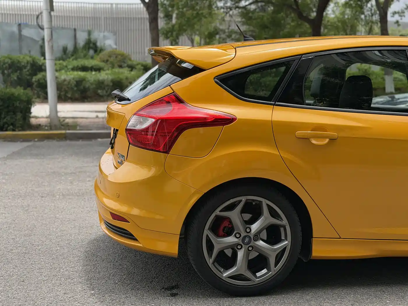 Ford Focus (Import) 2013 2.0T ST Orange Edition фото 8