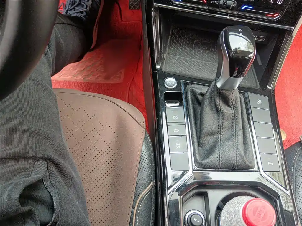 Volkswagen Passat 2020 Facelift 330TSI Luxury China VI фото 7
