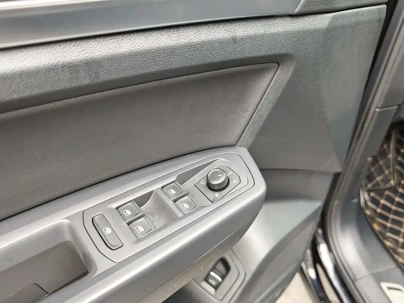 Volkswagen Teramont 2019 330TSI 2WD Luxury China VI фото 8