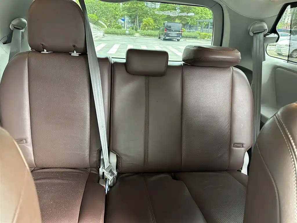 Toyota Sienna фото 15