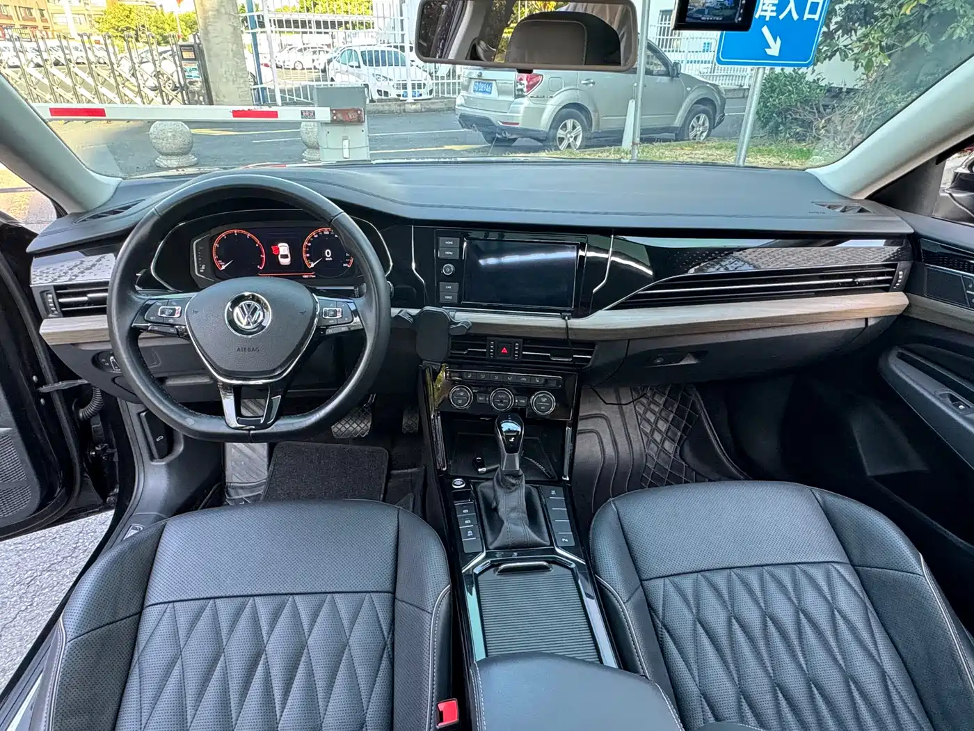 Volkswagen Passat 2020 330TSI Luxury Edition China V фото 10