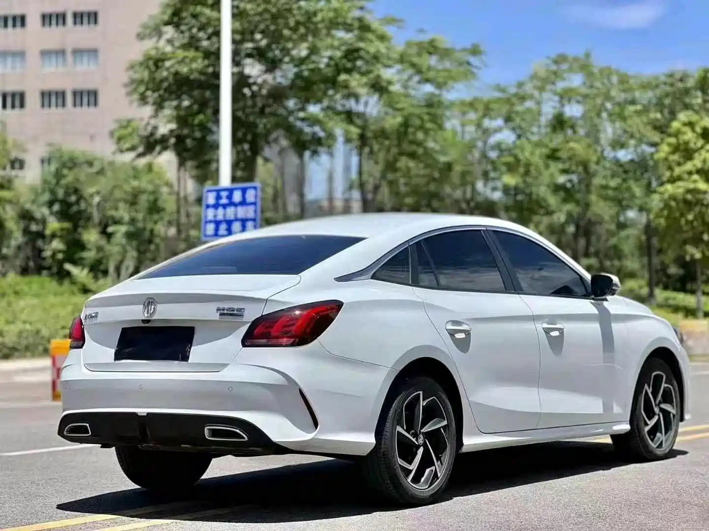 Фото 9 - MG MG5
